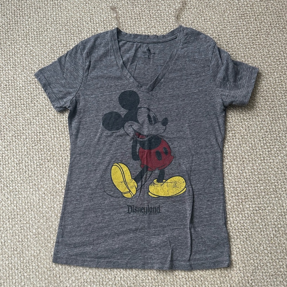 DISNEY Mickey Mouse t-shirt v-neck size M